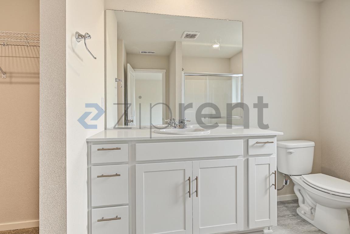 Building Photo - Unit