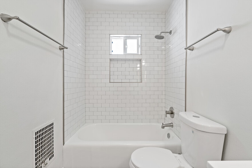 Building Photo - 5179 Bangor St