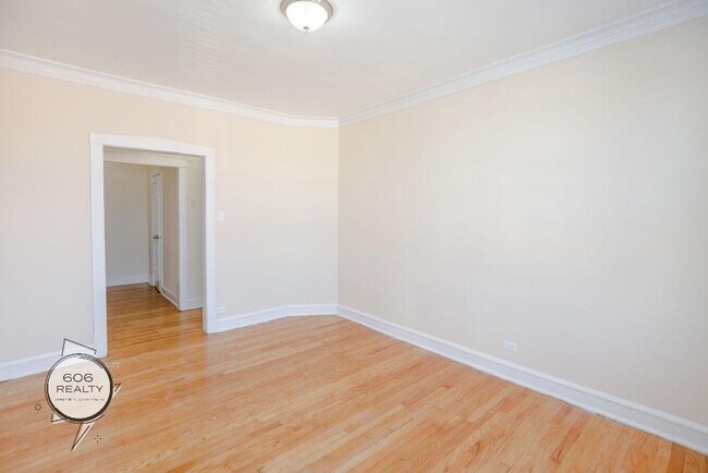 Building Photo - Rehabbed Units in Cicero!