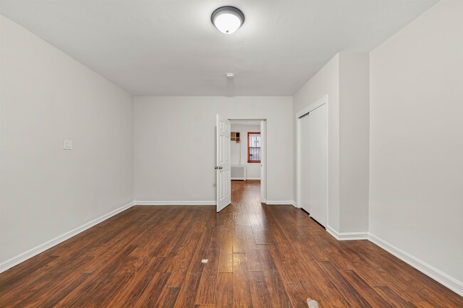 Building Photo - 37 Pearsall Ave