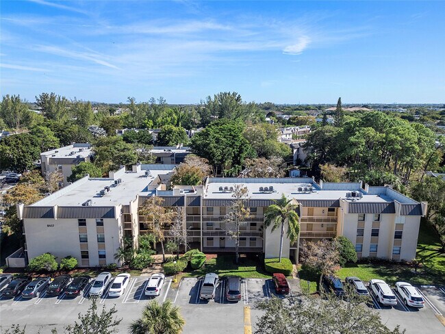 Building Photo - 8437 Forest Hills Dr