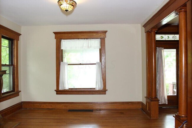 Building Photo - 114 E Oakland Ave