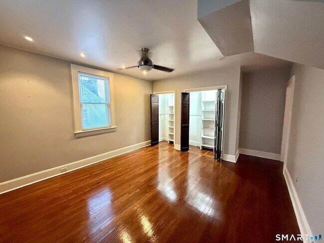 Building Photo - 64 Hickory St