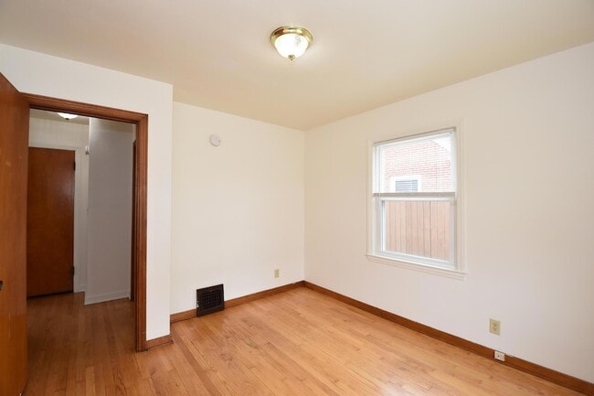 Building Photo - 3115 Lasalle St