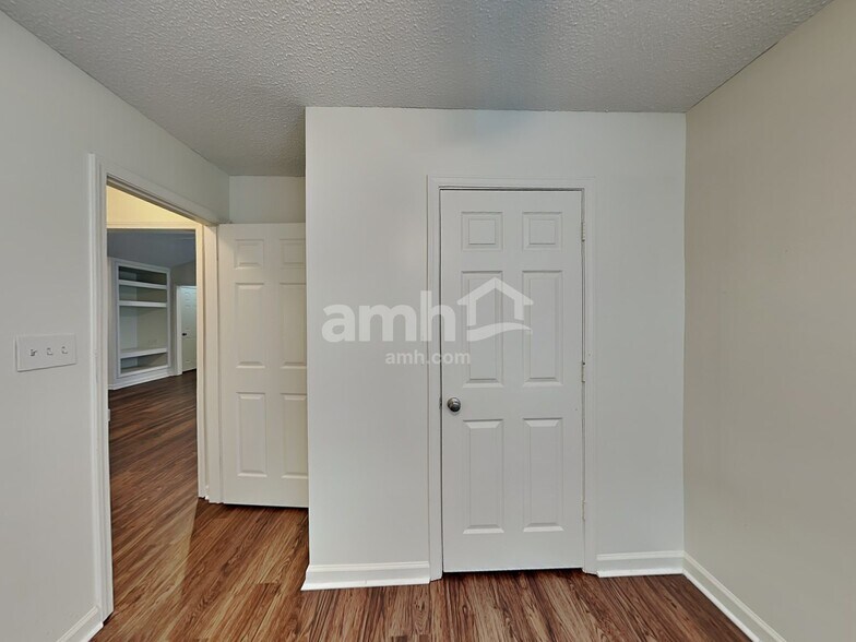 Building Photo - 2804 Robyns Glen Dr