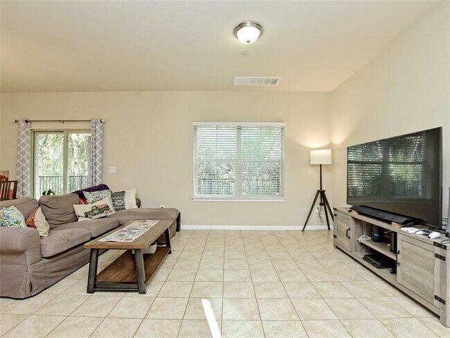 Building Photo - 516 E Slaughter Ln