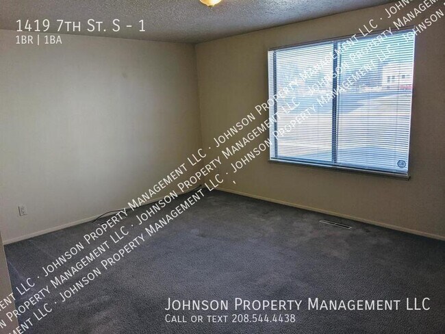 Building Photo - 1419 7th St S