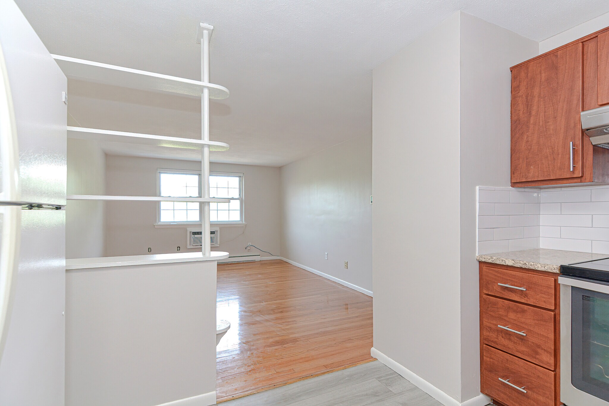 Building Photo - 4 Colonial Village Dr