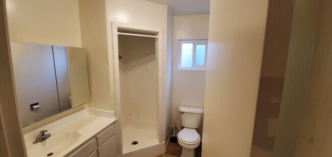 Building Photo - Spacious Silverlake Condo – Move-In Ready!