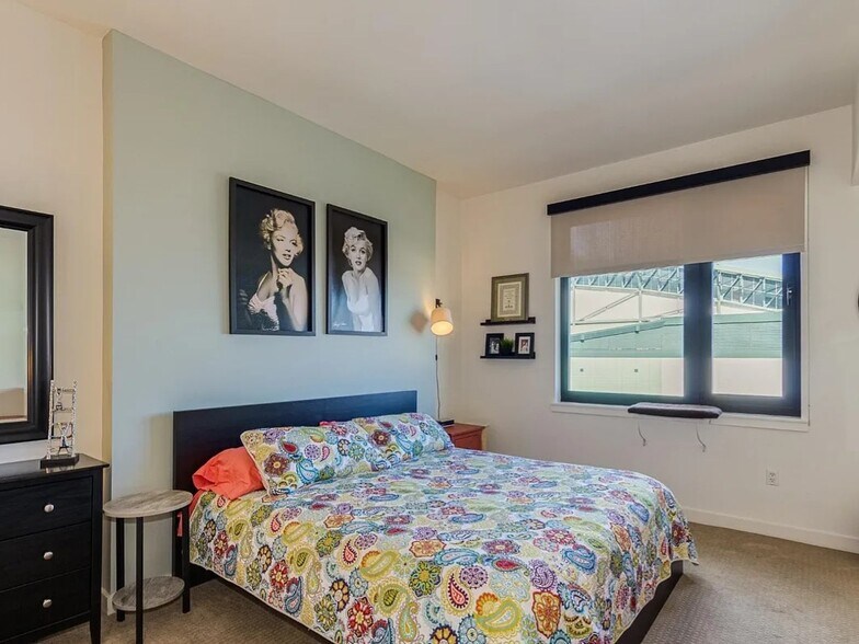 Building Photo - 310 S 4th St