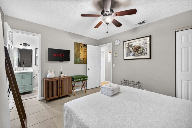Building Photo - 6515 Yosemite Dr