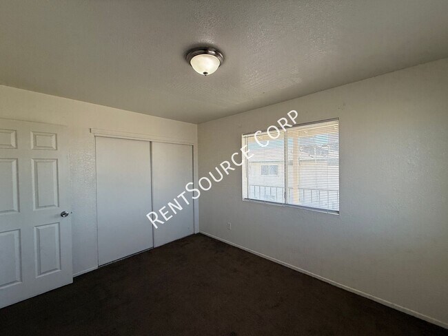 Building Photo - 15582 L St