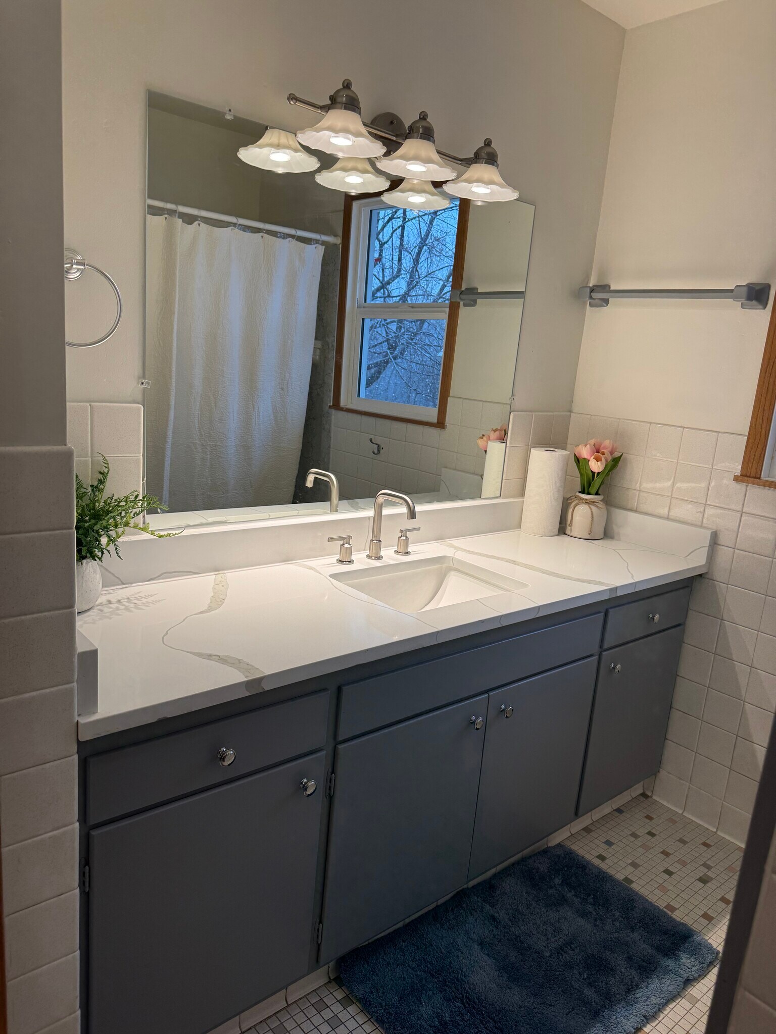 Building Photo - 610 Linden St W