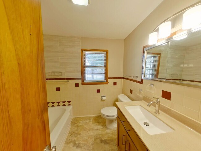 Building Photo - 2122 S Chautaqua