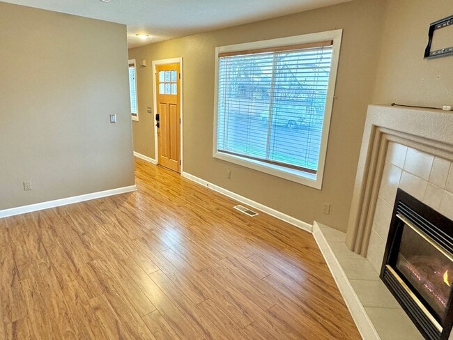 Building Photo - Boise Neighborhood 2-Story with A/C, Attached Garage, Fenced Backyard