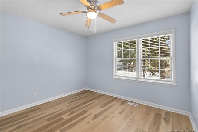 Building Photo - 1302 Kienast Dr