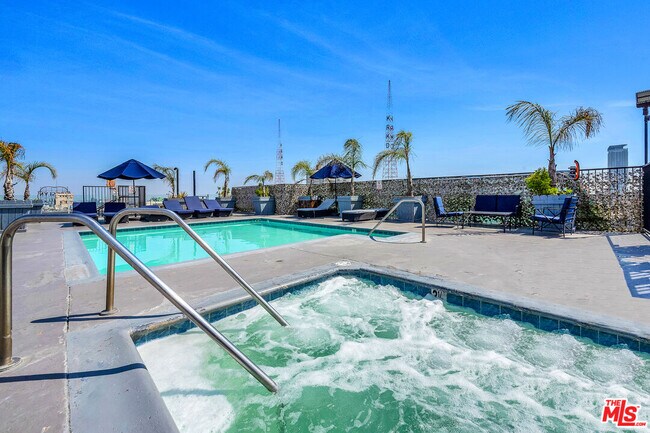 Building Photo - 312 W 5th St