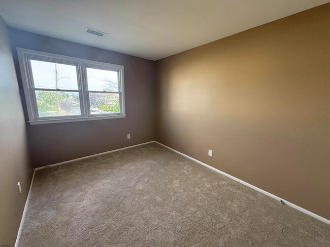 Building Photo - 352-354 Hampshire Drive Unit
