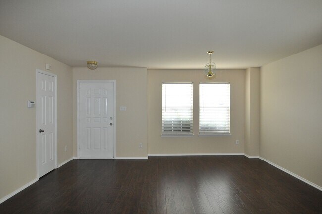 Building Photo - Traditional 5-3-2 in the heart of Roanoke!