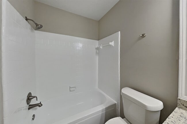 Building Photo - 18002 Golden Ridge Dr