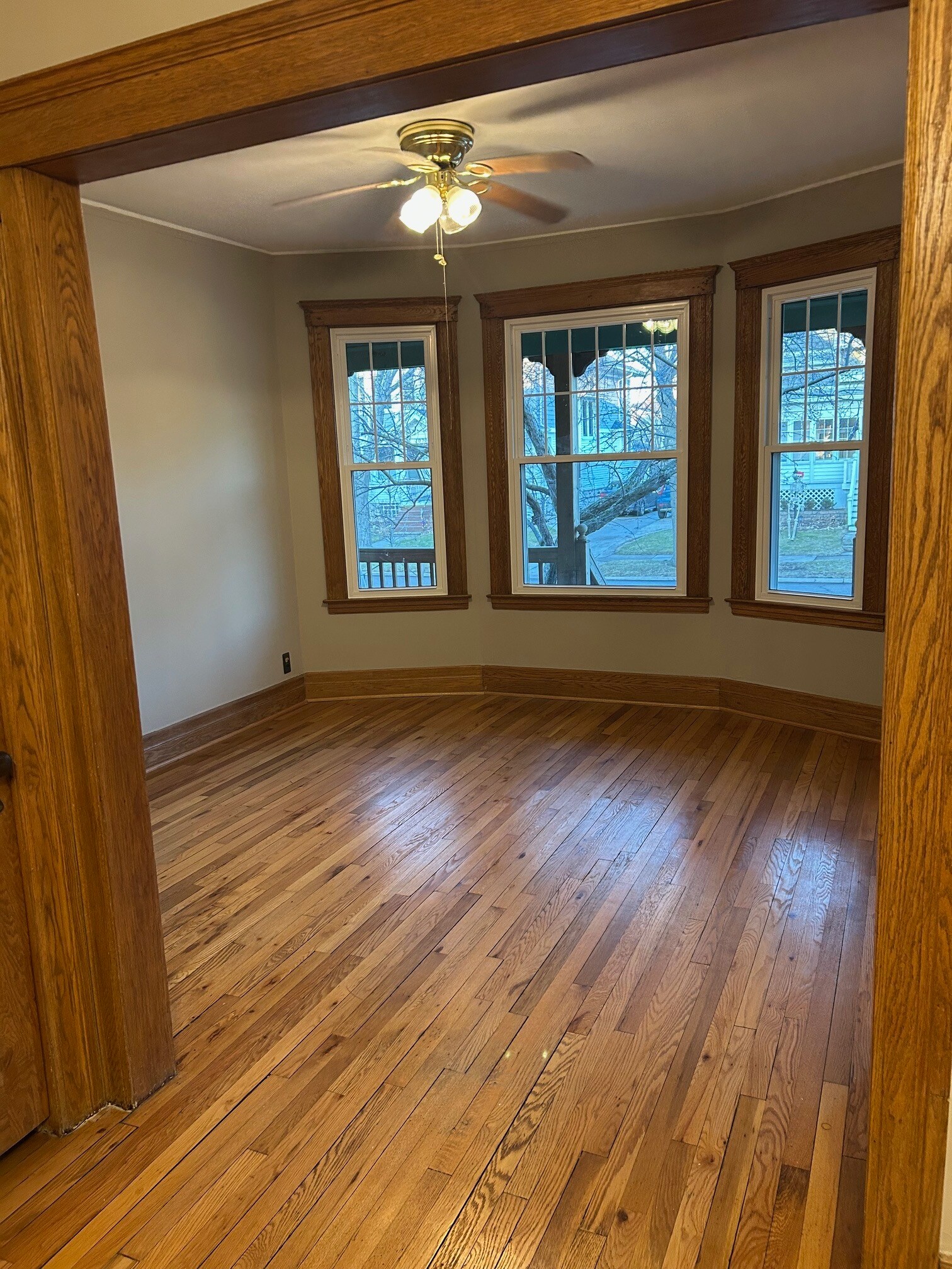 Living Room - 1075 Lakepointe St