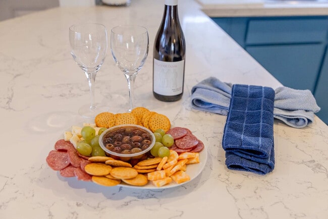 Building Photo - 640 S Columbia St