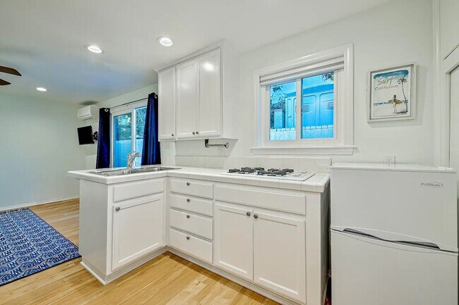 Building Photo - 1185 Tamarack Ave