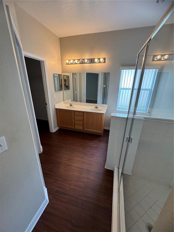 Building Photo - 648 Lockbreeze Dr