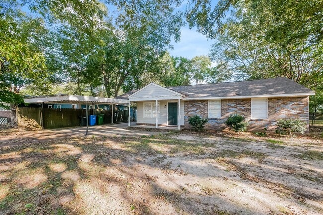 Building Photo - 2332 Watkins Dr