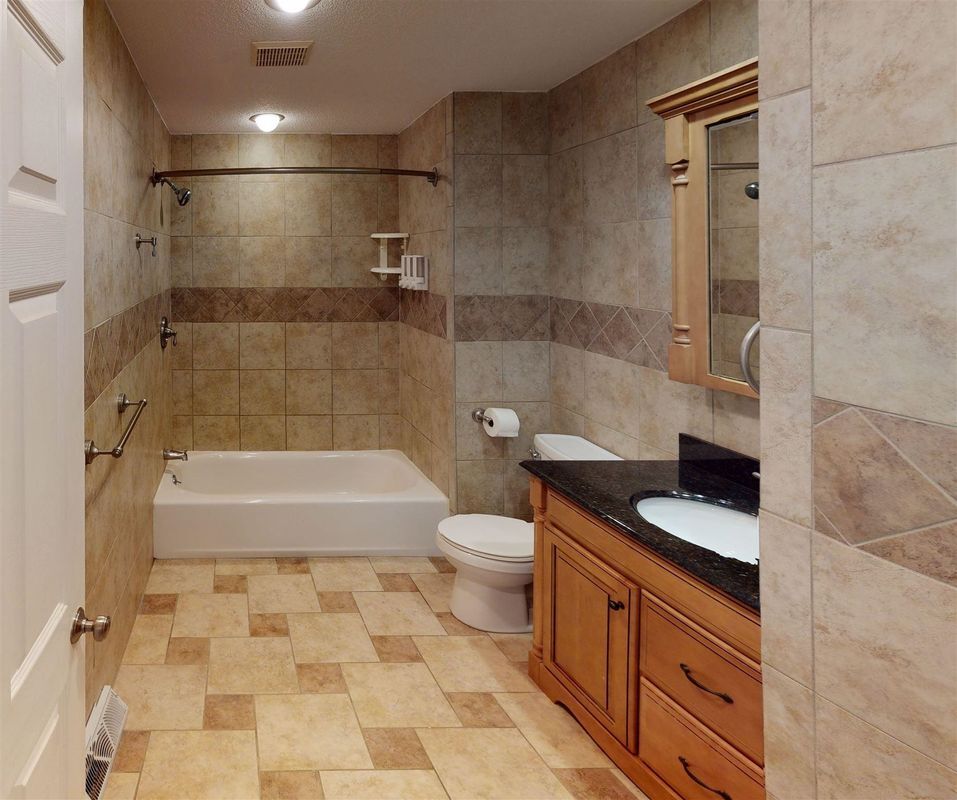 Building Photo - 32 Sentry Way