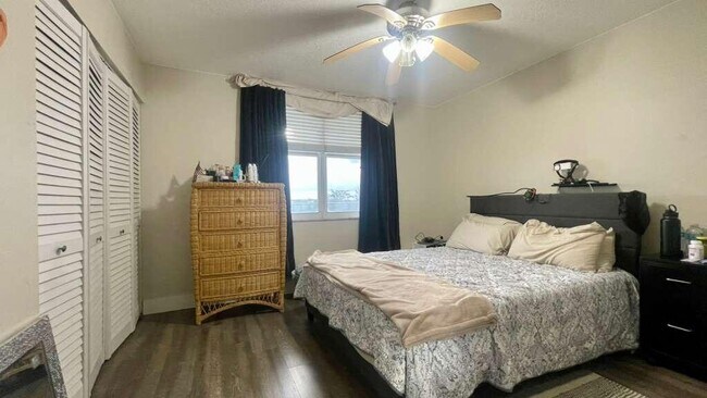 Building Photo - 4570 NW 18th Ave