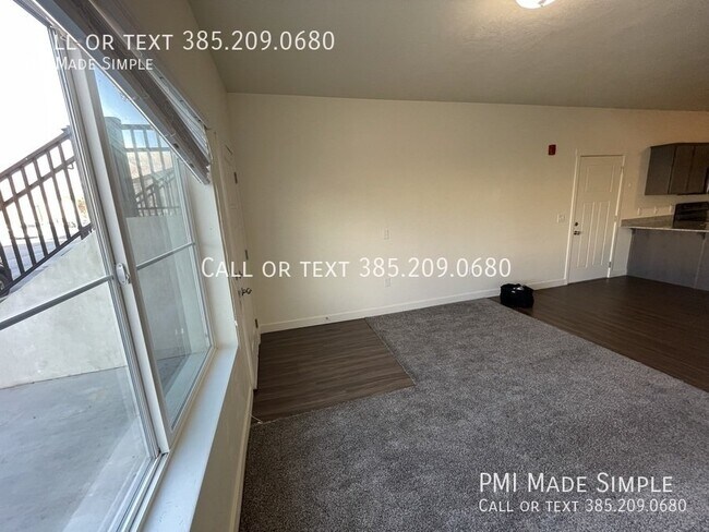 Building Photo - Move In Special! $300 First Months Rent!