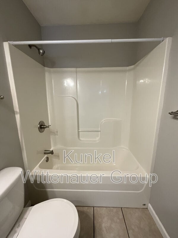 Building Photo - 47 Oak Pointe Cir