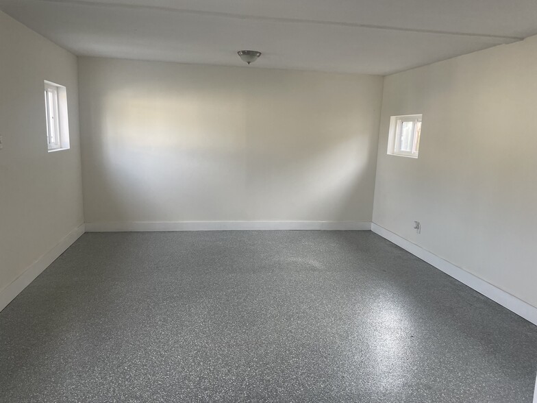 Building Photo - 1733 W 150th St