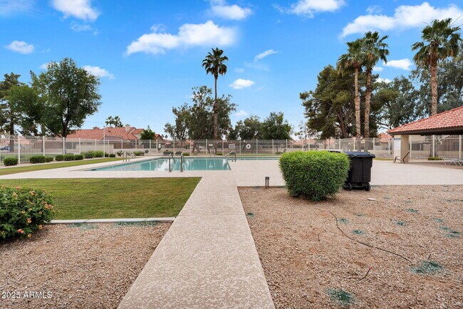 Building Photo - 1510 E Commerce Ave