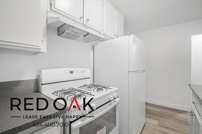 Building Photo - 706 McDonald Ave