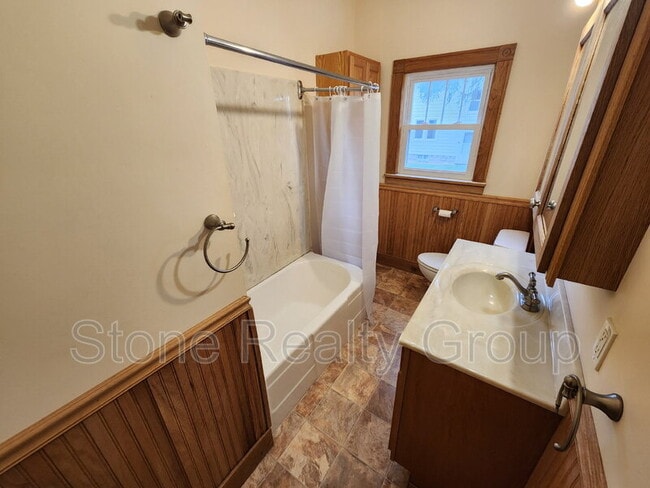 Building Photo - 235 S 24th St