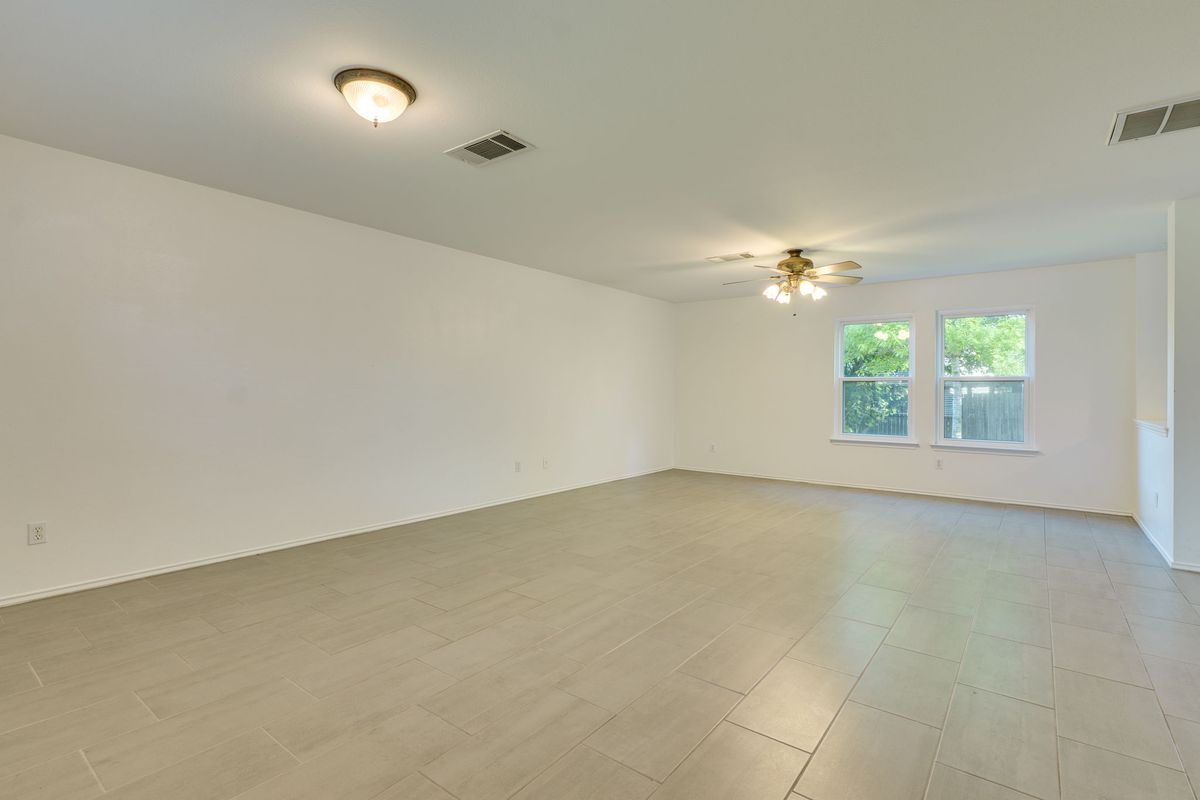Building Photo - 162 Madisons Way