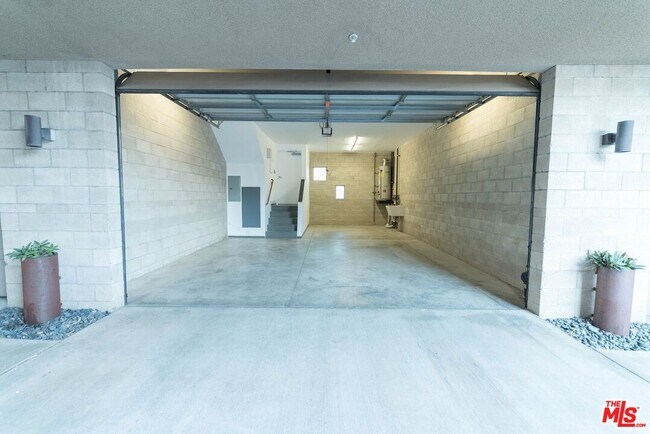 Building Photo - 717 Highland Ave