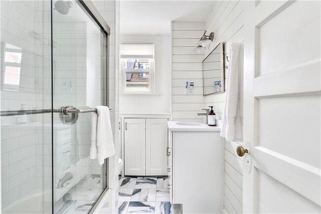 Building Photo - 12 Observatory Ave