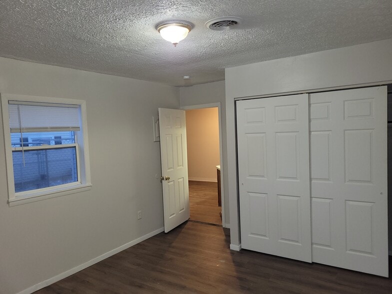 Building Photo - 90 Marchmont Dr