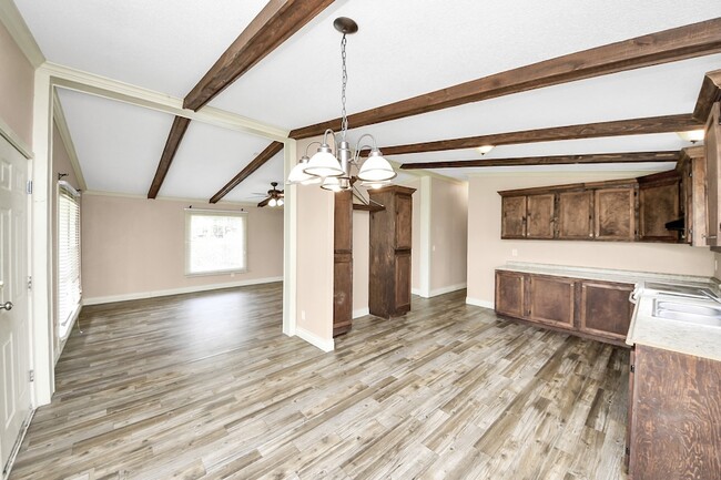 Building Photo - 524 Rd 5253