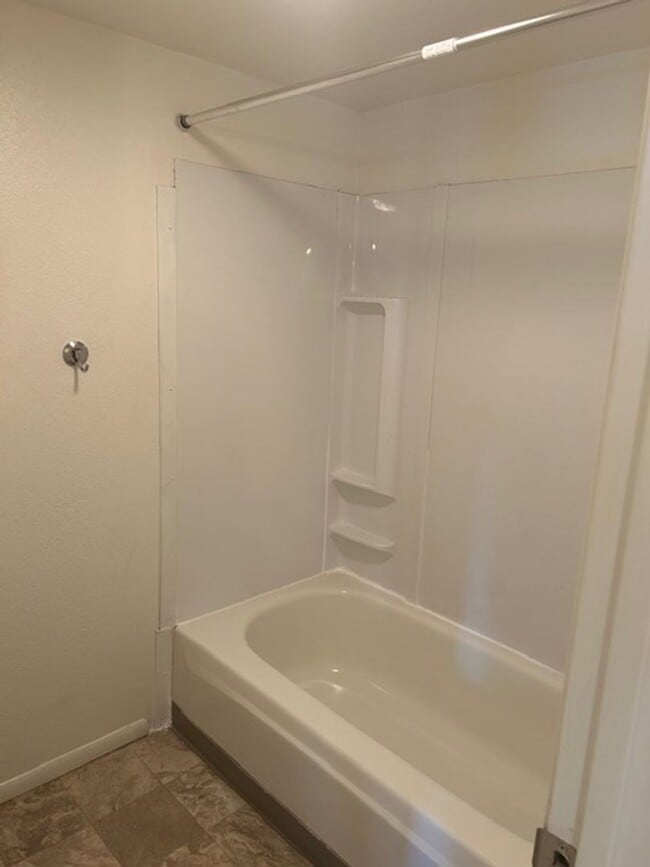 Building Photo - 2262 square foot 4/2.5/2 home