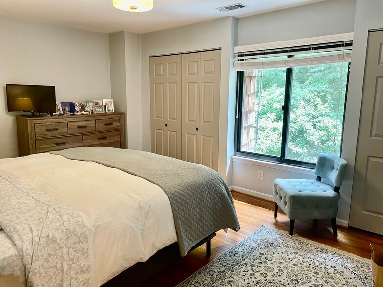 BR 1 - 10919 Deborah Dr