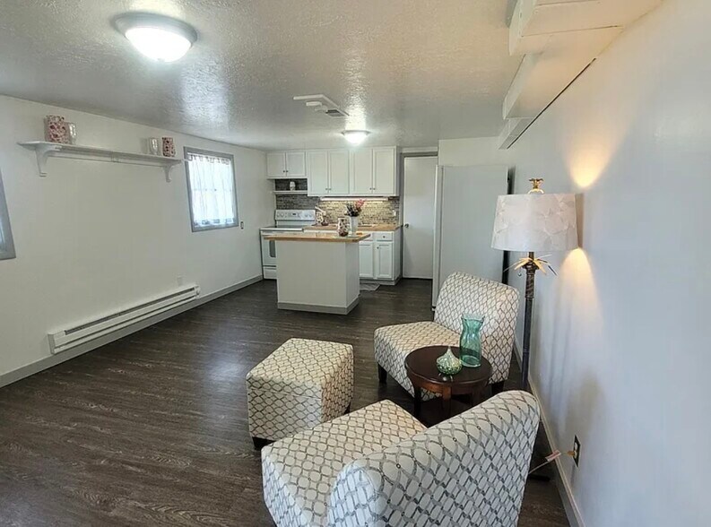 Building Photo - 5218 W Bel Air St