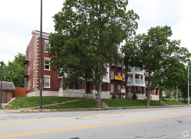 Primary Photo - Oasis on Linwood
