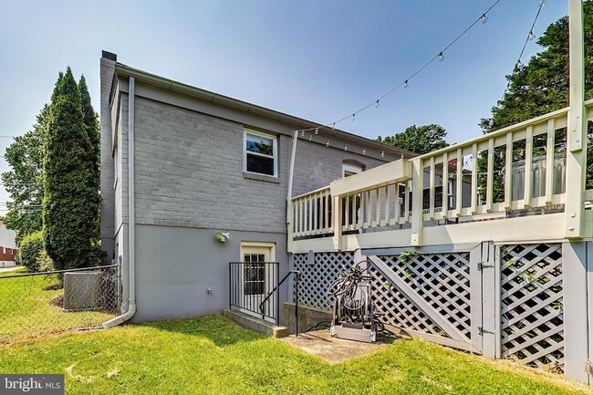 Building Photo - 4715 Oxbow Rd