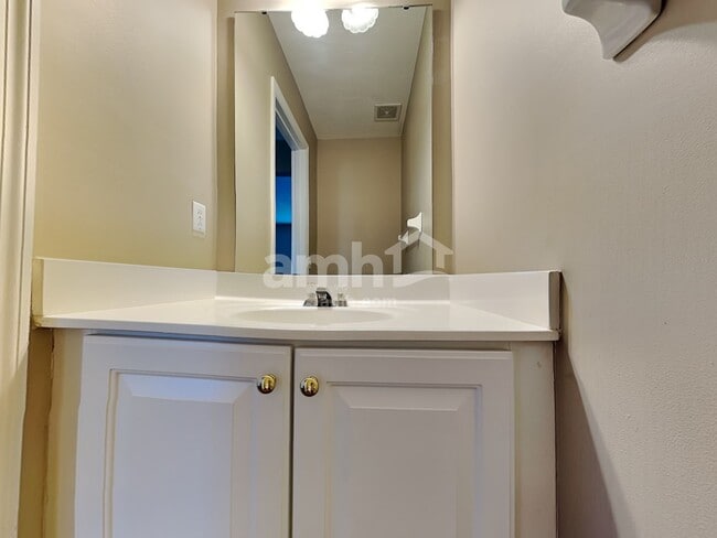 Building Photo - 911 Balsam Wood Ln