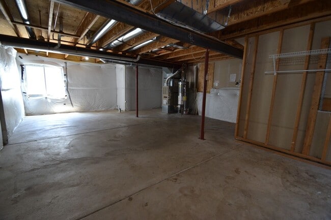 Building Photo - 3 Bed 2 Bath Ranch with Unfinished Basemen...