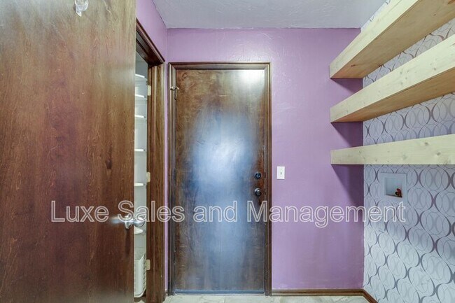 Building Photo - 1174 Misty Dr NW